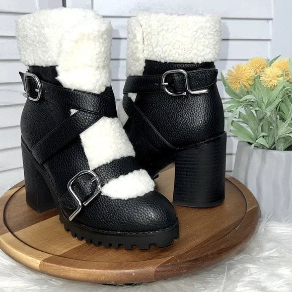 Black White Sherpa Chunky Treaded Sole Buckle Closure Lemon Drop PRIVILEGED 5.5 - Picture 2 of 11